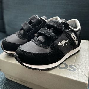 Black KangaROOS sneakers size US kids 8.5